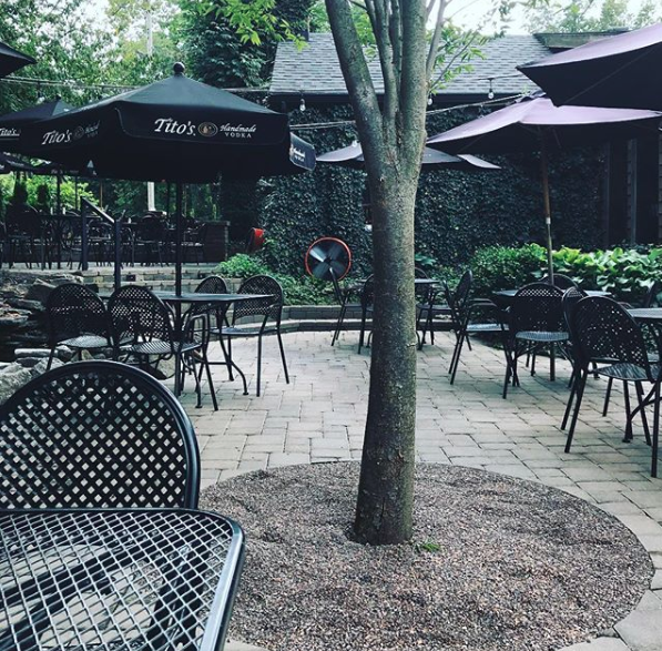 Selena's at Willow Lake Tavern in Louisville, KY (4)