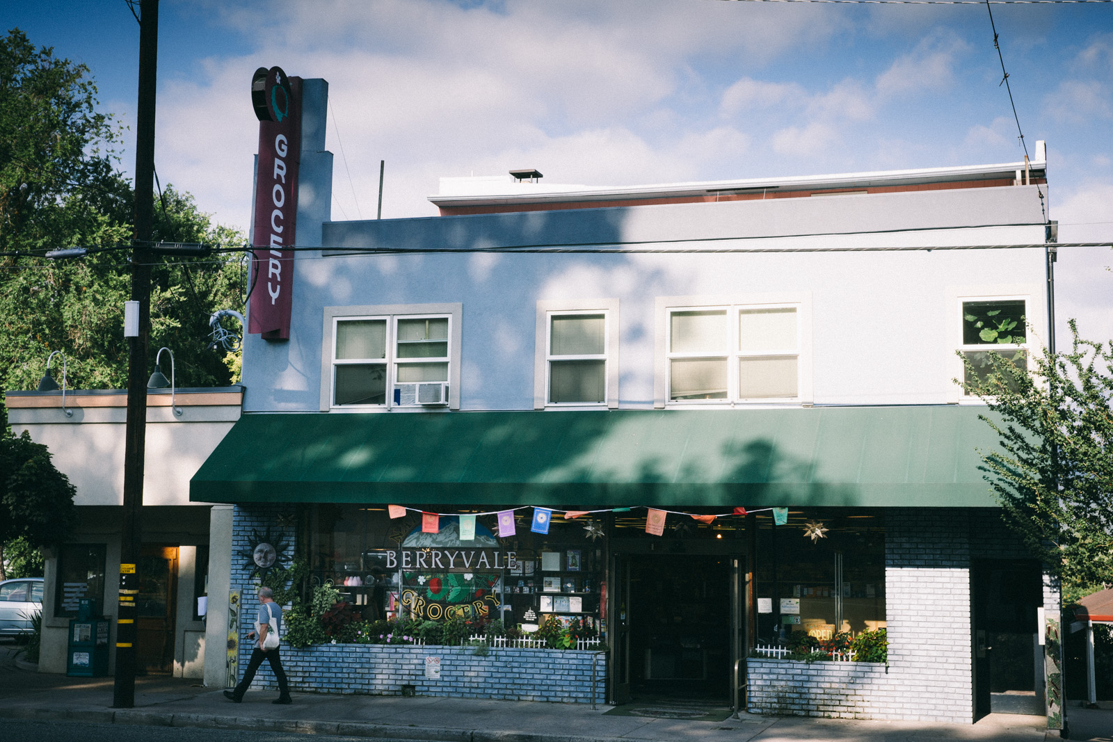 Berryvale Grocery in Mt Shasta, CA (5)