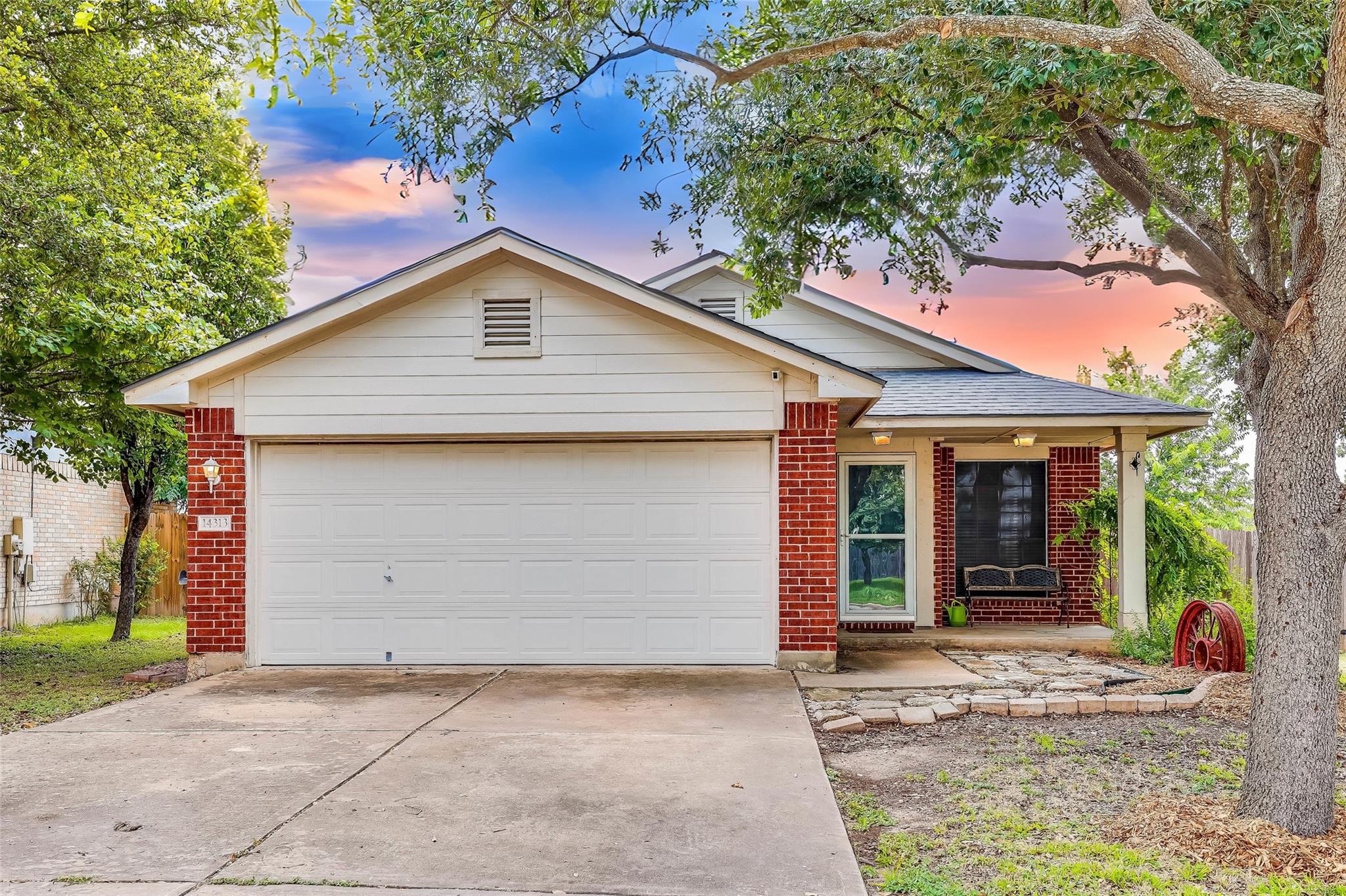Sarah White, Realtor, Better Broker Texas Realty in Hutto, TX (3)
