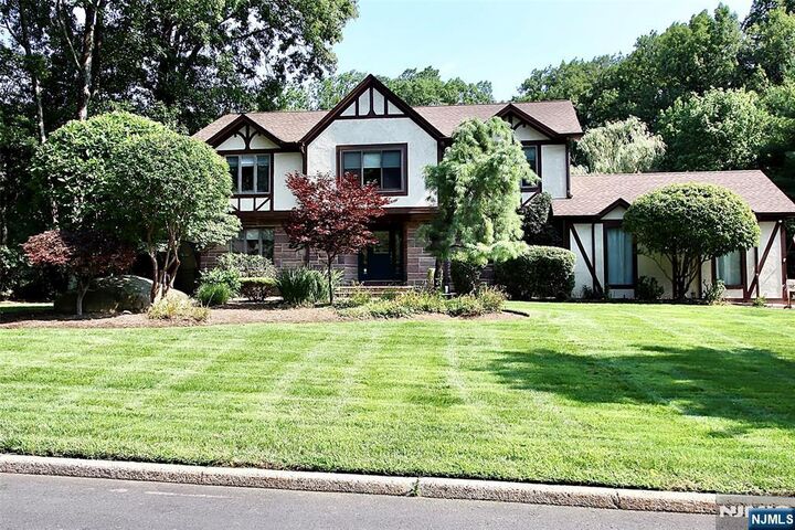 Inna Corrado -Experienced Real Estate Agent in Bergen County, NJ in Ridgewood, NJ (3)