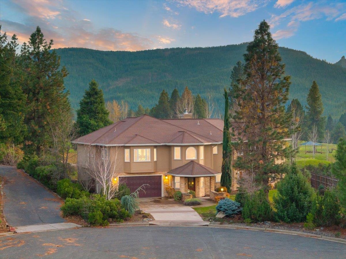 Krista Cartwright, Realtor in Mt Shasta, CA (6)
