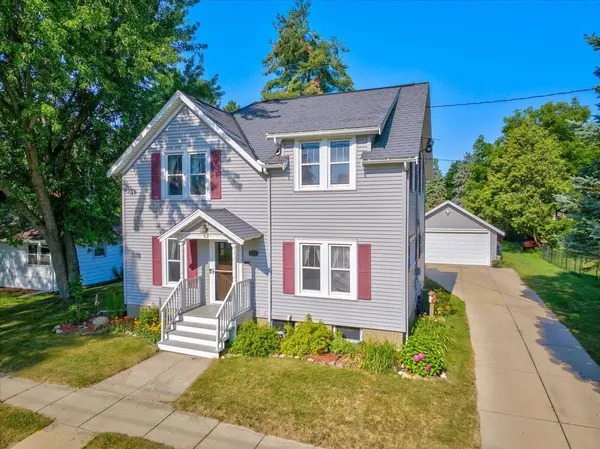 Jammie Trapp, RE/MAX Preferred in Johnson Creek, WI (5)