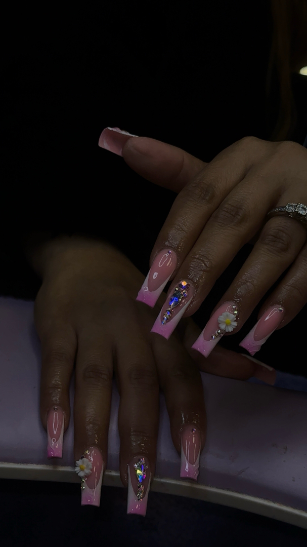 Klawzkrylicz Nail Studio in Roanoke Rapids, NC