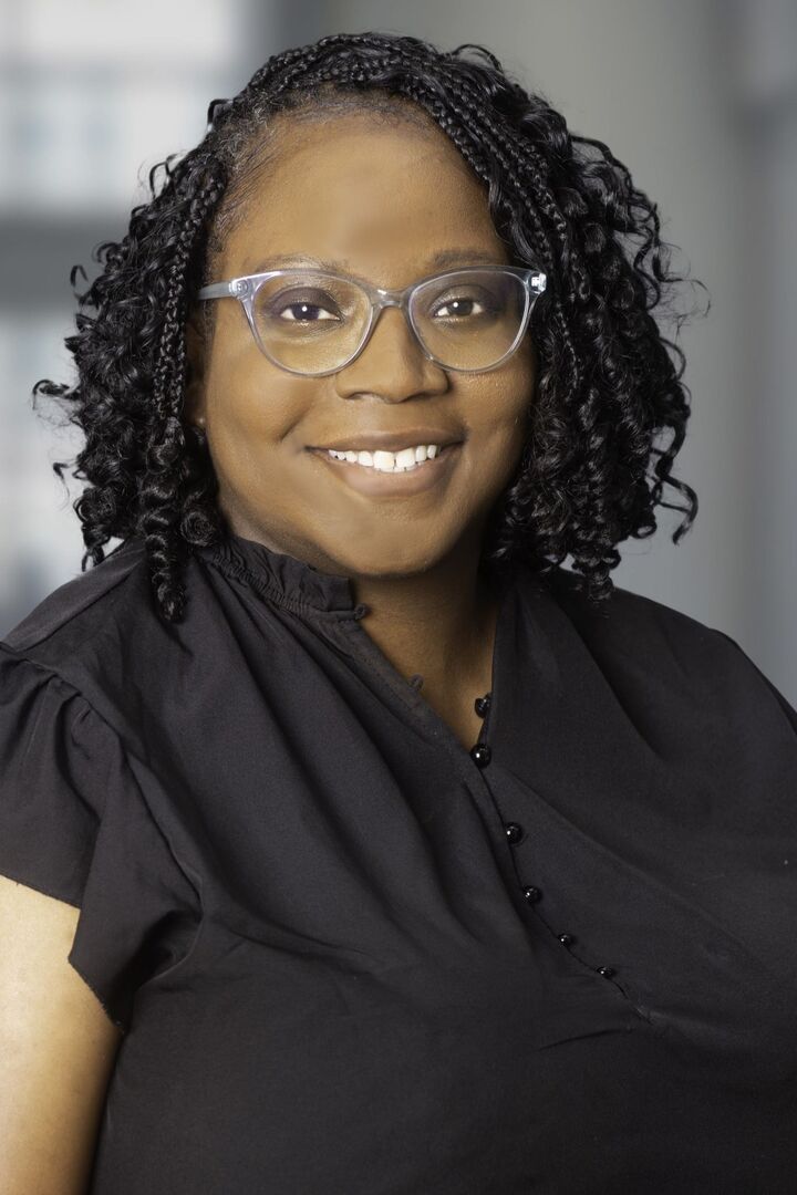 Dominique Dixon - Coldwell Banker Realty in Oak Lawn, IL
