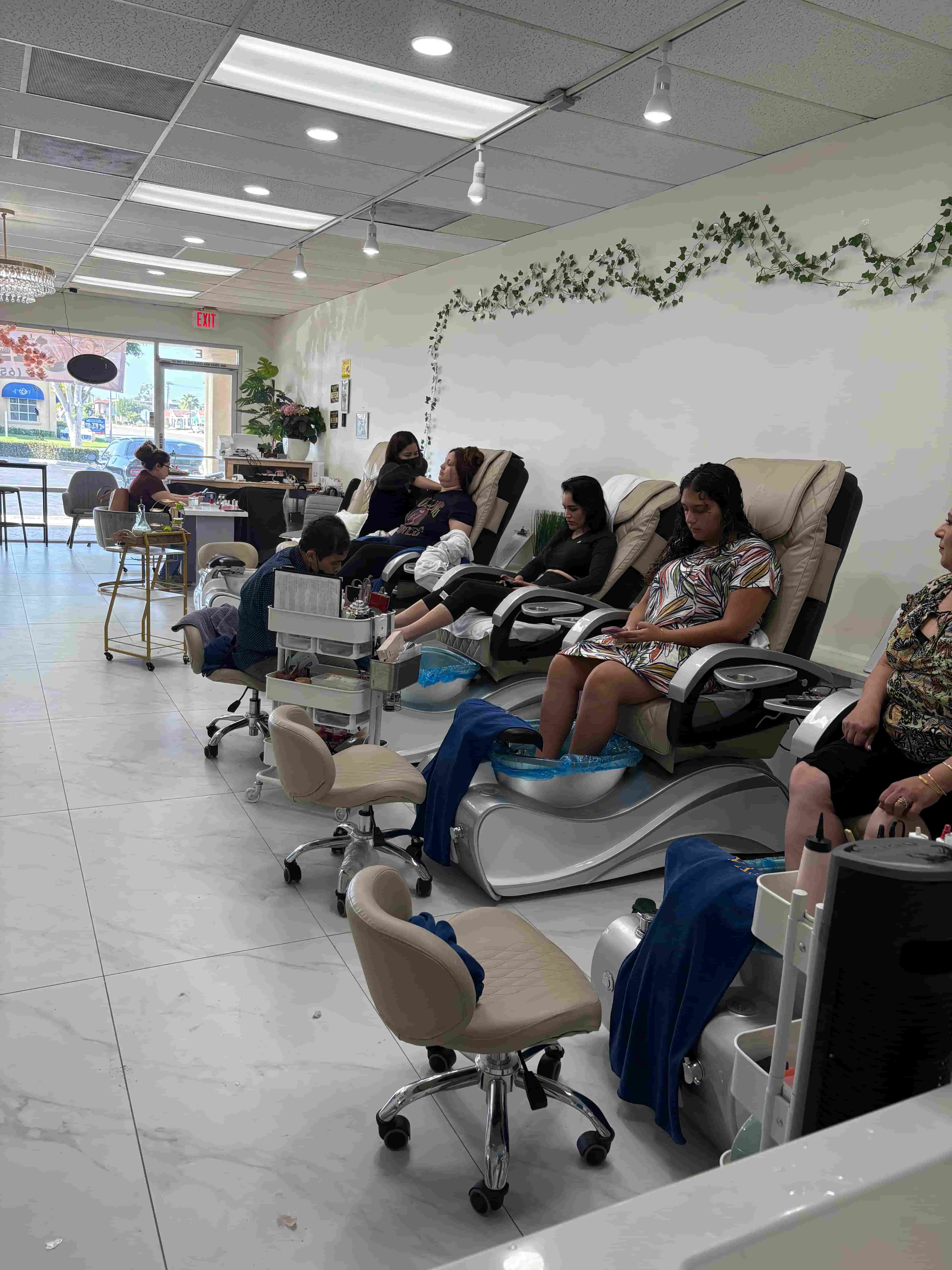 𝐄𝐯𝐚 𝐍𝐚𝐢𝐥𝐬 & 𝐋𝐚𝐬𝐡𝐞𝐬 (𝟐𝟎% 𝐎𝐅𝐅 𝐲𝐨𝐮𝐫 𝐟𝐢𝐫𝐬𝐭 𝐯𝐢𝐬𝐢𝐭) in Tustin, CA (4)