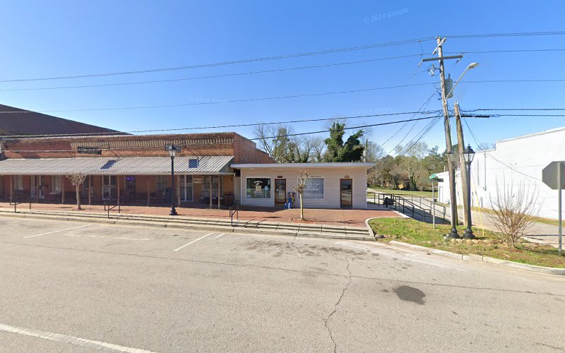 He & She Salon in Gillsville, GA