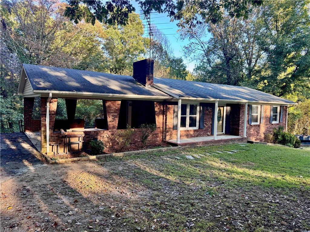 Dara Simpson Real Estate Agent in Elkin, NC (3)