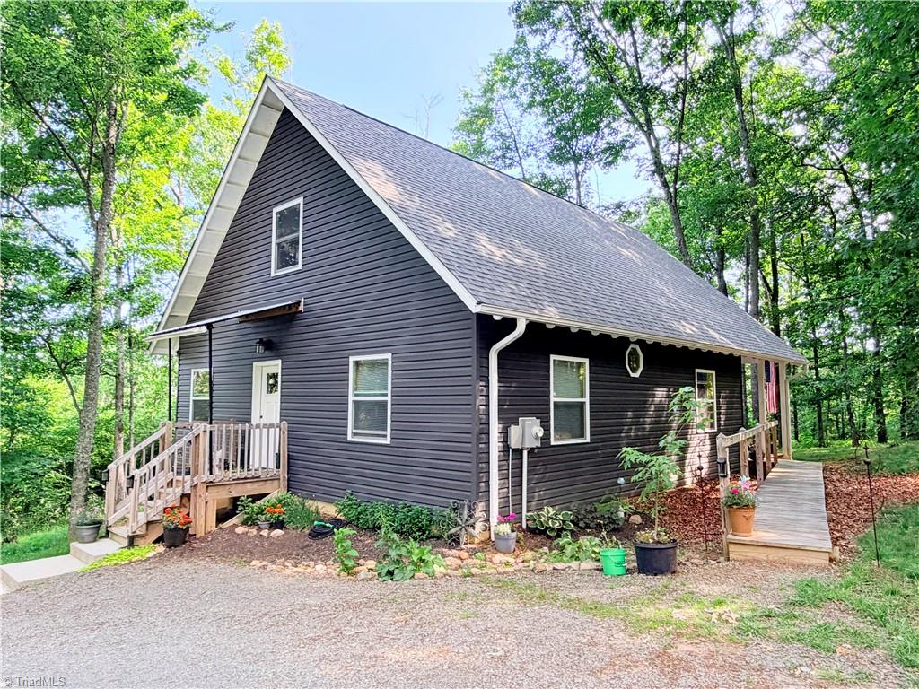 Dara Simpson Real Estate Agent in Elkin, NC (4)