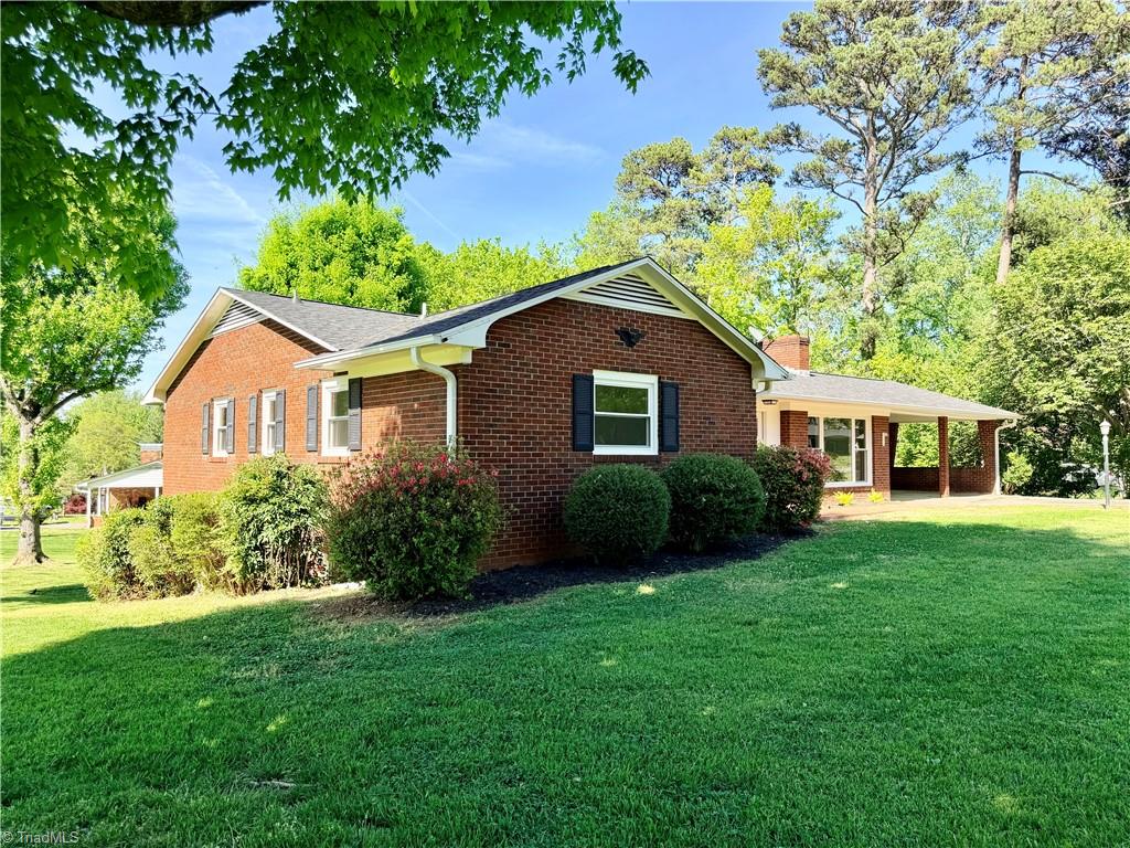 Dara Simpson Real Estate Agent in Elkin, NC (5)