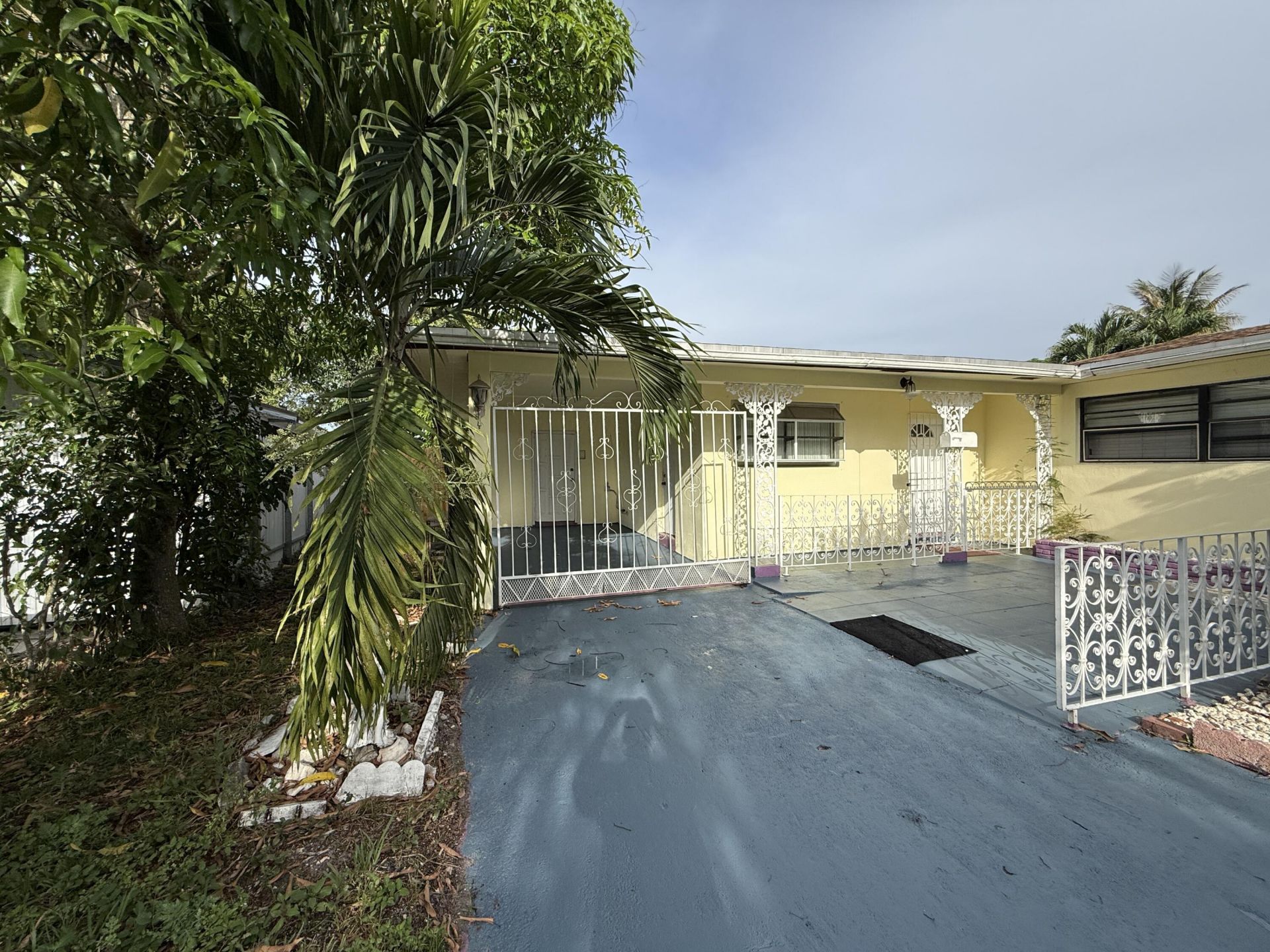 Liliana Cika, P.A. - Realtor, The Keyes Company in Plantation, FL