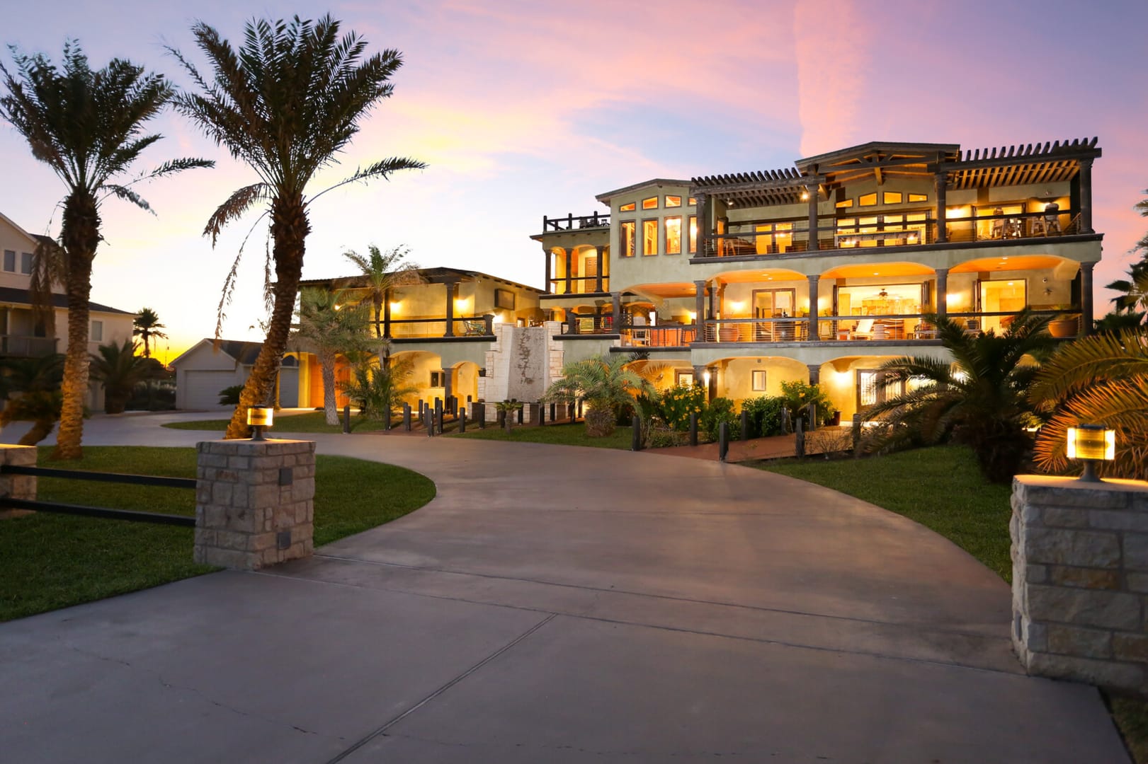 Saltwater Shores Team | Laura Staves & Carl Staves | Coldwell Banker Island Escapes in Port Aransas, TX (6)