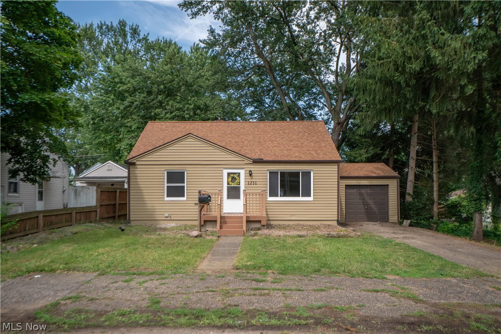 Liz Sanders Real Estate Agent in Canton, OH (6)
