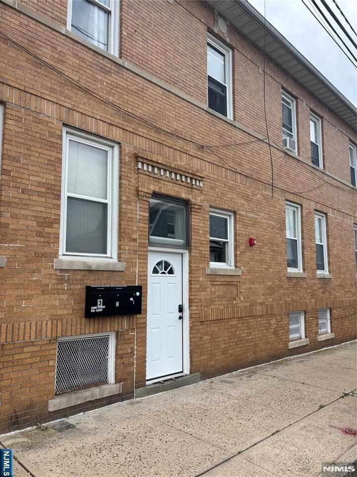 Arwa Abbassi- Coldwell Banker Realty in Wyckoff, NJ (2)