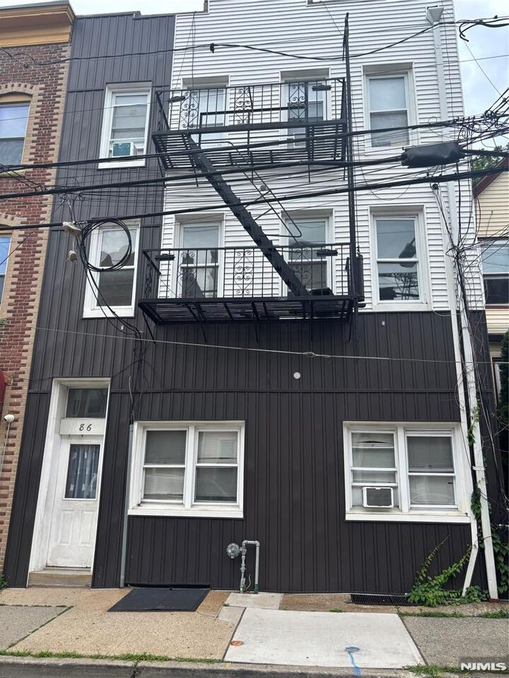 Arwa Abbassi- Coldwell Banker Realty in Wyckoff, NJ (3)