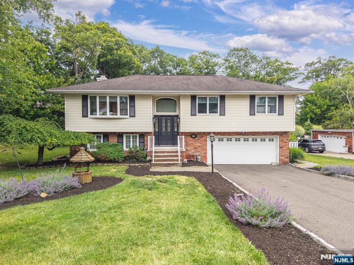 Arwa Abbassi- Coldwell Banker Realty in Wyckoff, NJ (5)