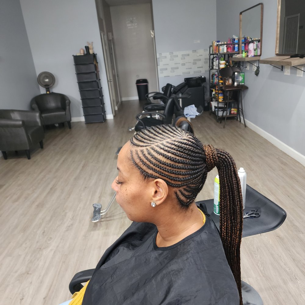 Dee African braiding salon in Maple Heights, OH (3)