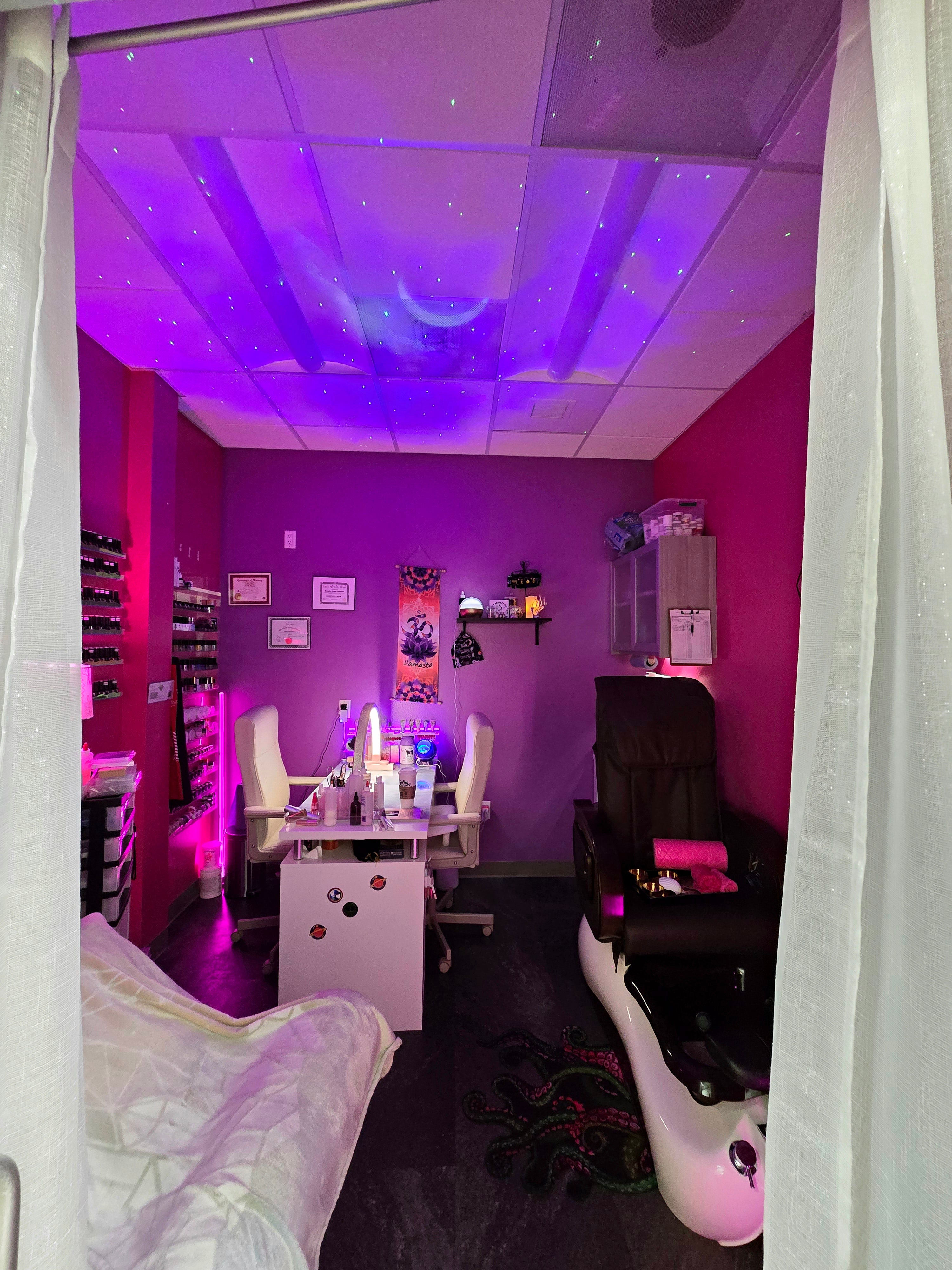 Lil Luxury Nails in Poway, CA (4)