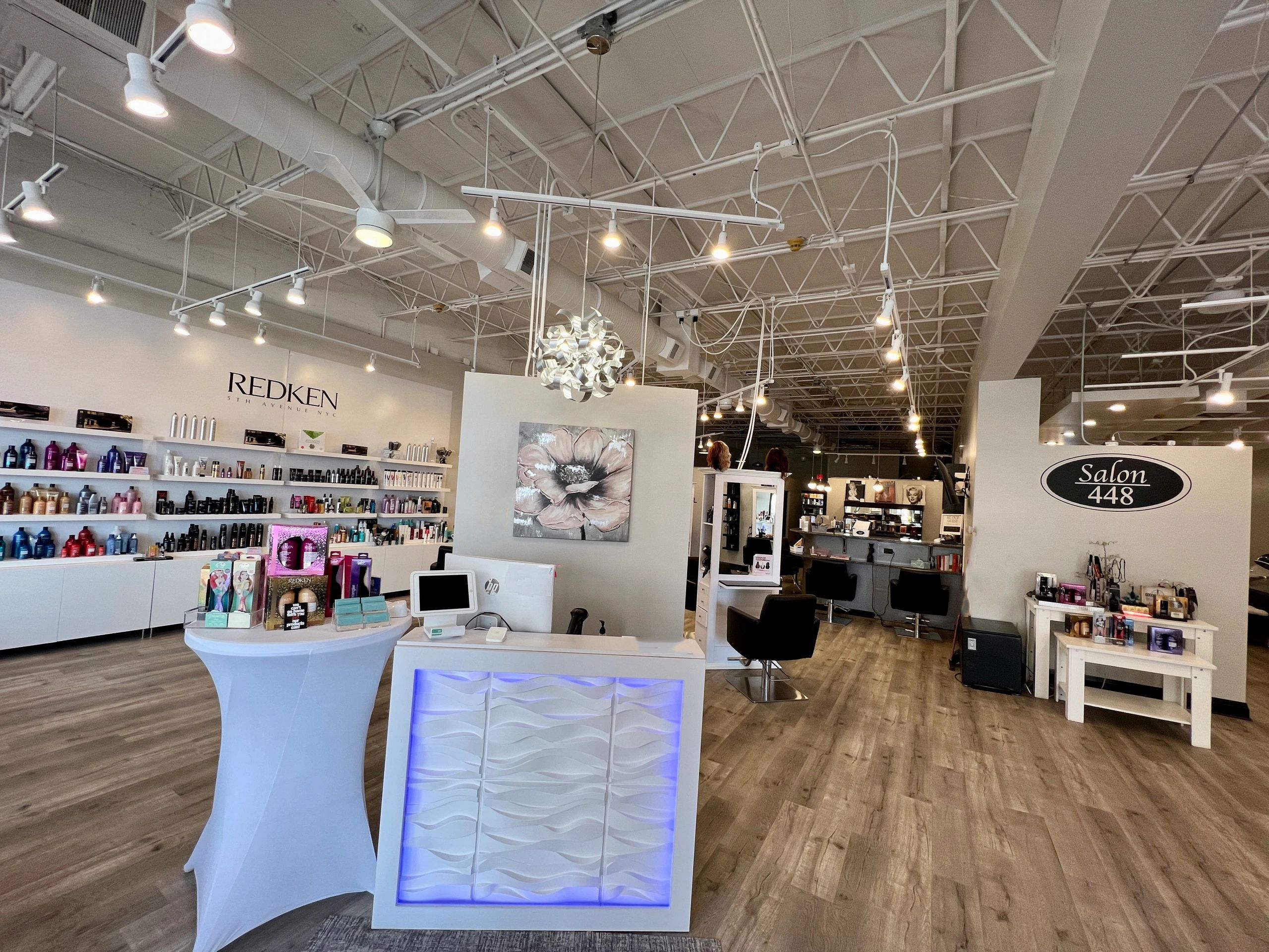 Salon 448 in Wood Dale, IL