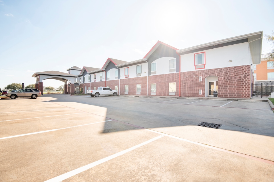 OYO Townhouse Clute Lake Jackson in Clute, TX (2)