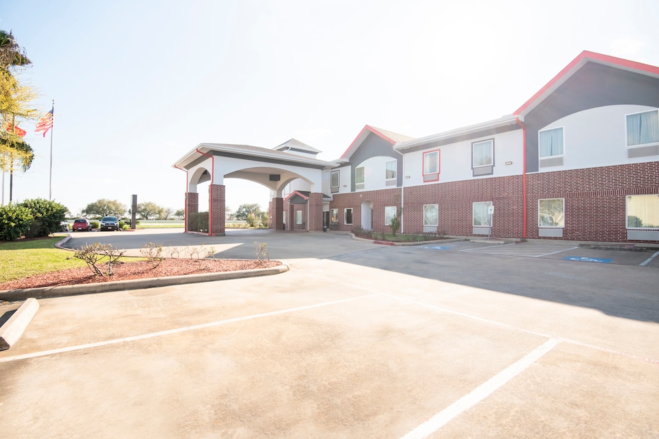 OYO Townhouse Clute Lake Jackson in Clute, TX (3)