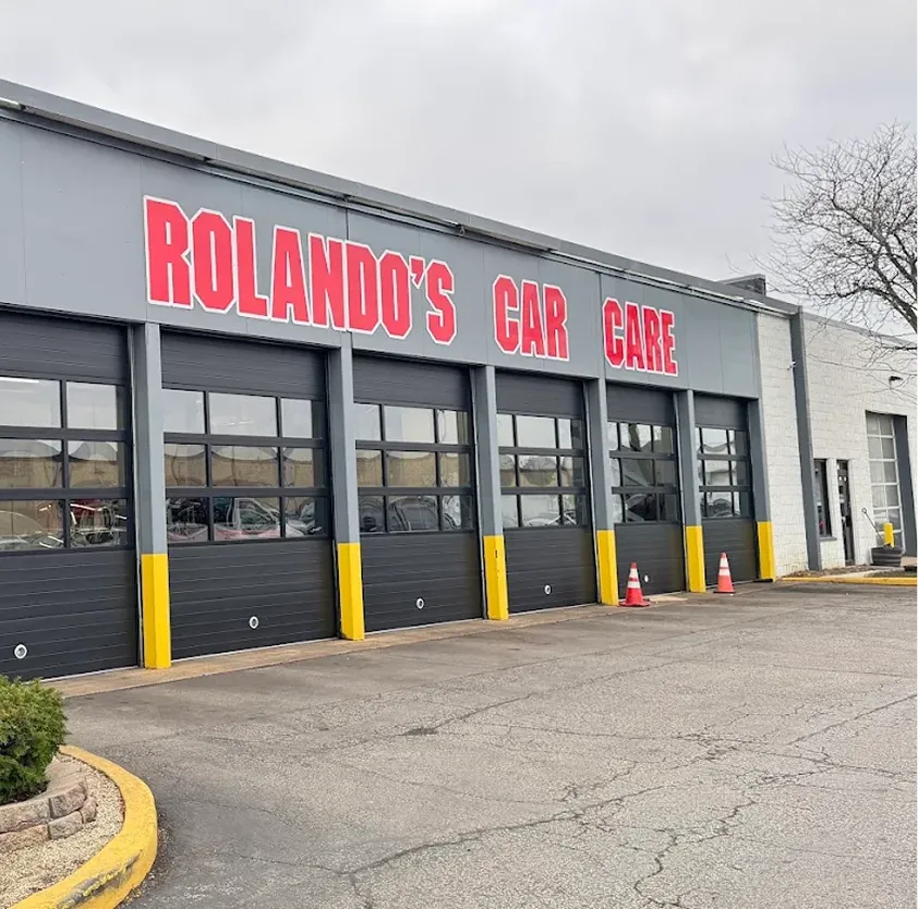 Rolando's Car Care in Elk Grove Village, IL (2)