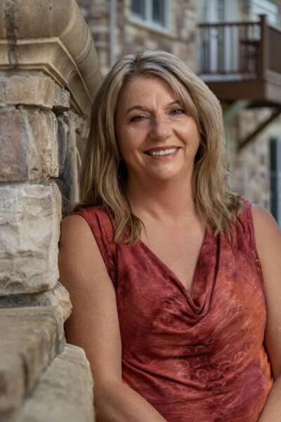 Stacey Hurt - Cressy & Everett Real Estate in Elkhart, IN