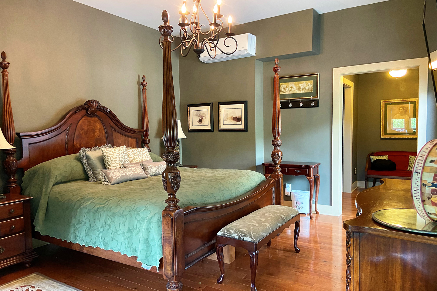 Butterfly Ridge Mountain Retreat B&B in Salem, SC (2)