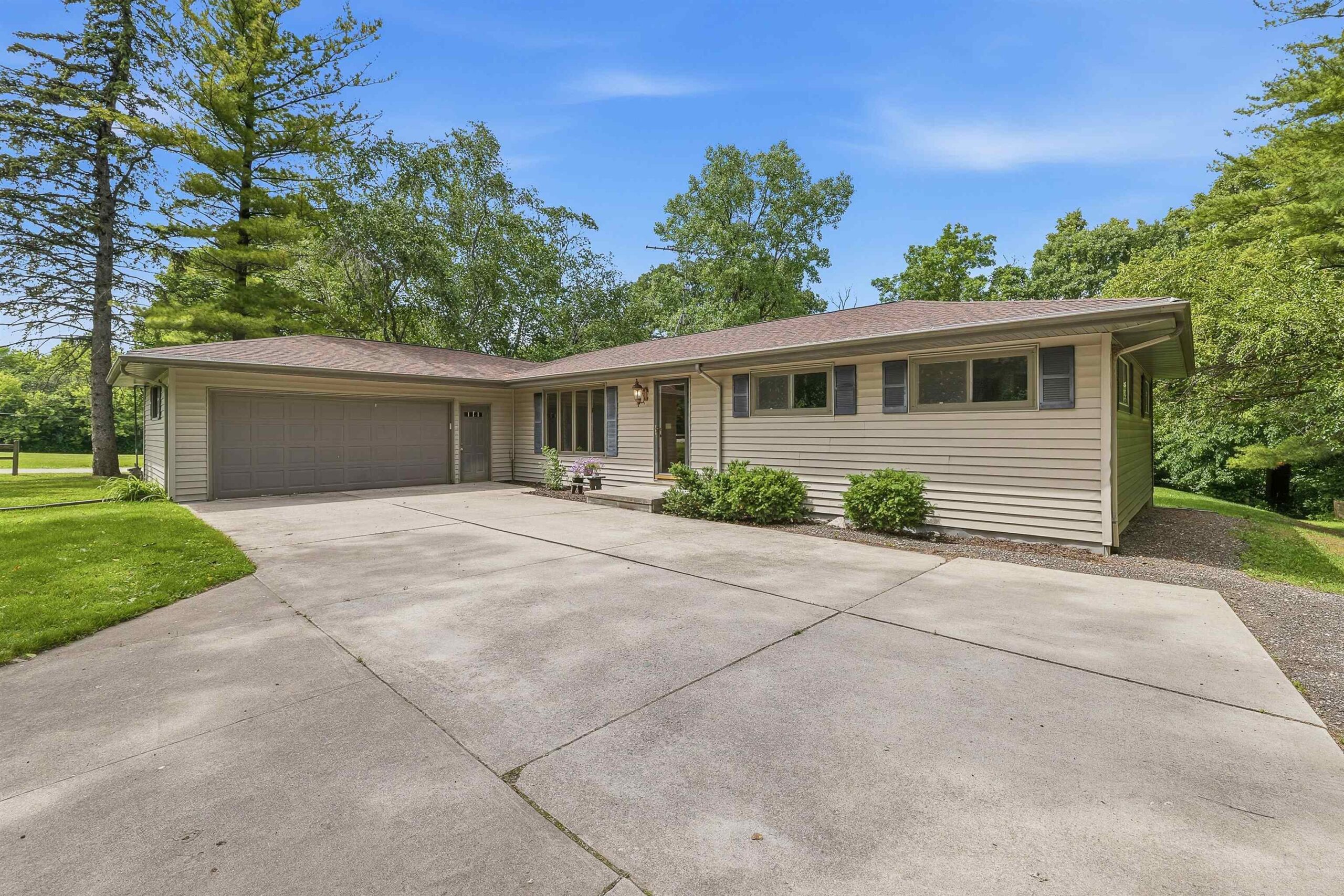 Gail Sharpe, REALTOR - Adashun Jones in Rosendale, WI (6)