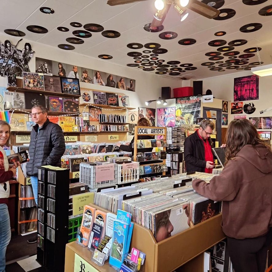 Bay Vinyl Records in Sturgeon Bay, WI (2)