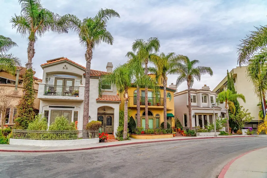 Rick J Lee Realty Group - Brokered by REAL in Signal Hill, CA
