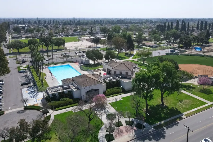 Rick J Lee Realty Group - Brokered by REAL in Signal Hill, CA (2)
