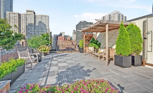 Nathalie Wang Sells NYC in New York, NY (2)