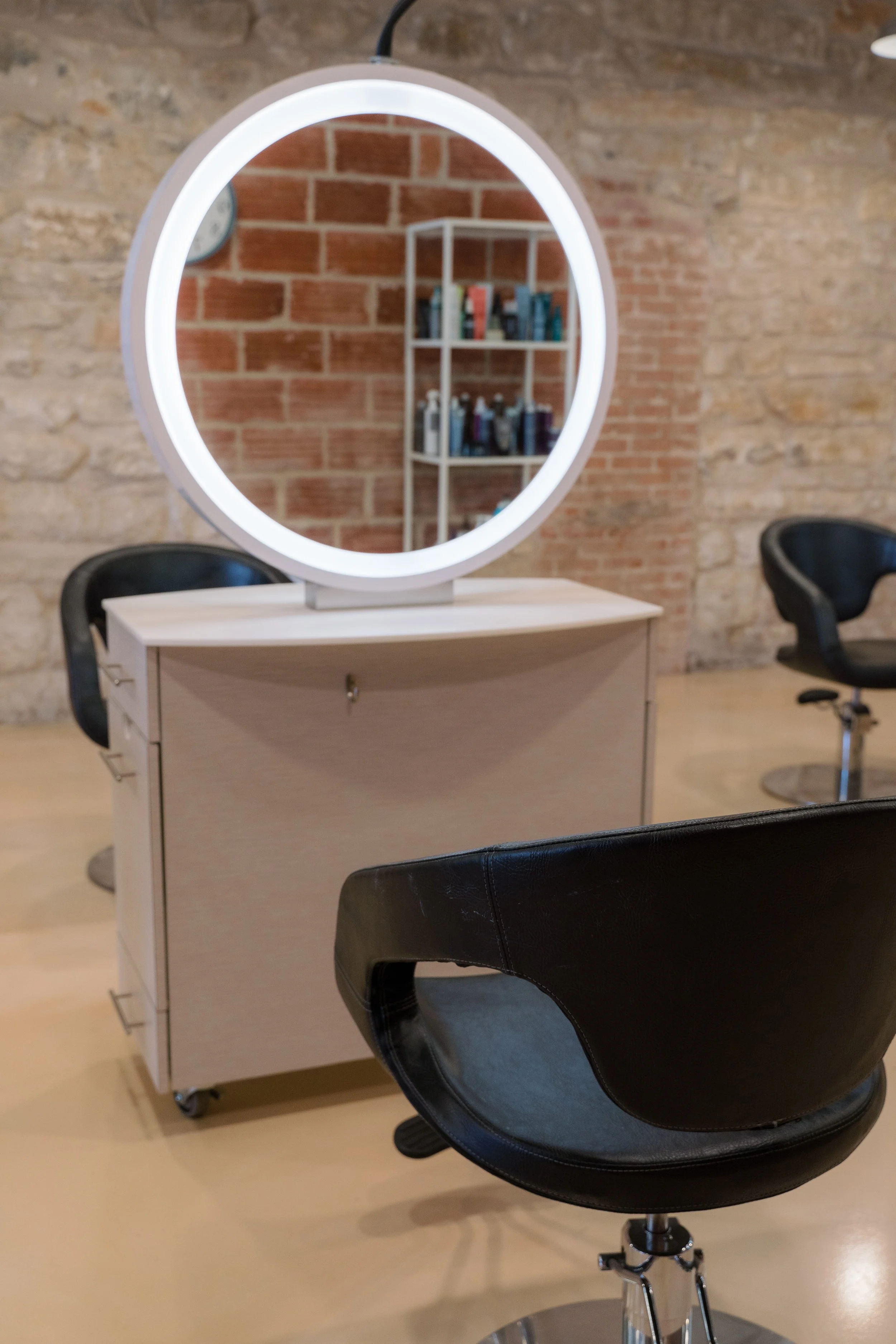 Razmataz Salon in Georgetown, TX