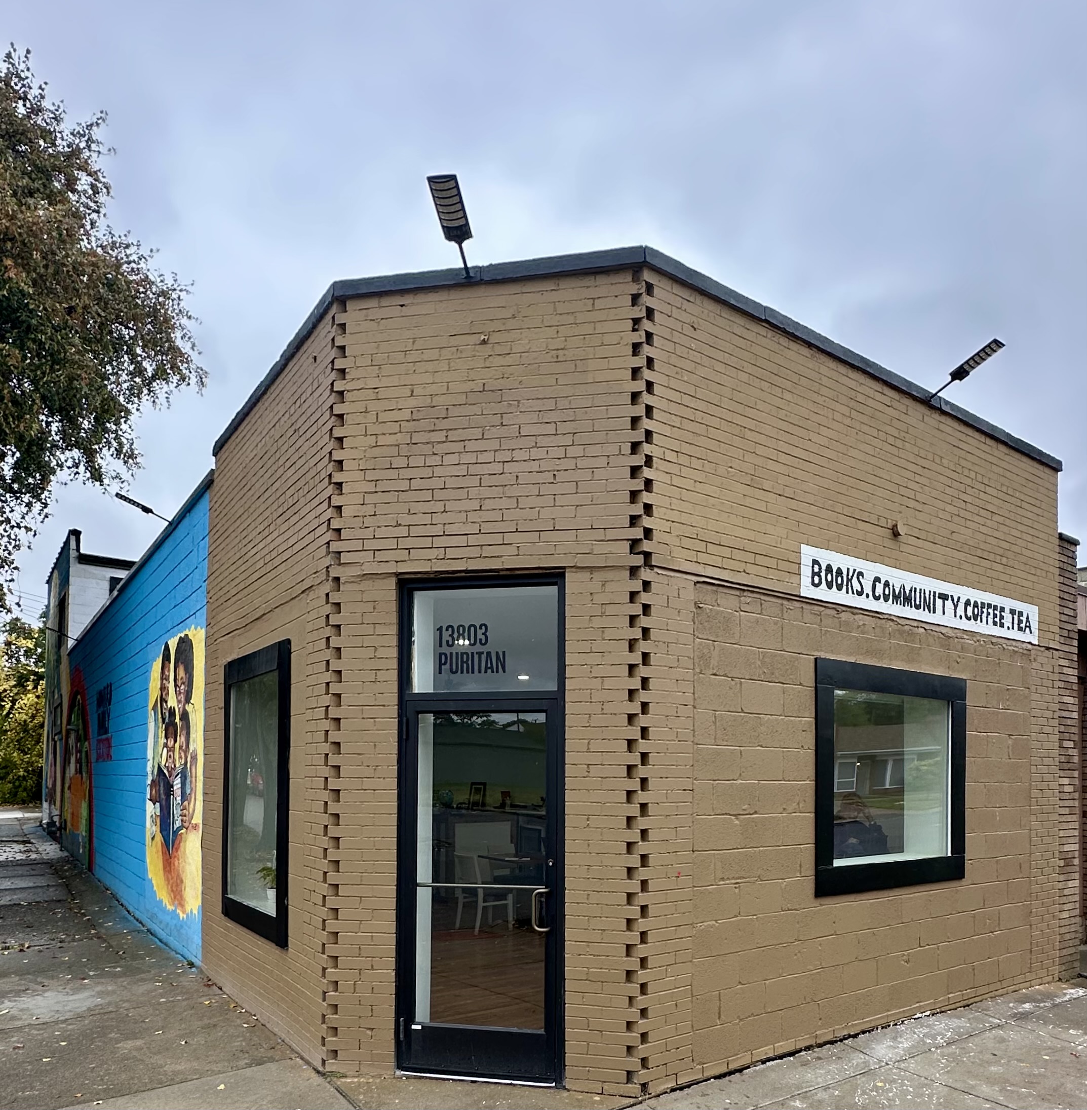 Howard Family Bookstore in Detroit, MI (2)