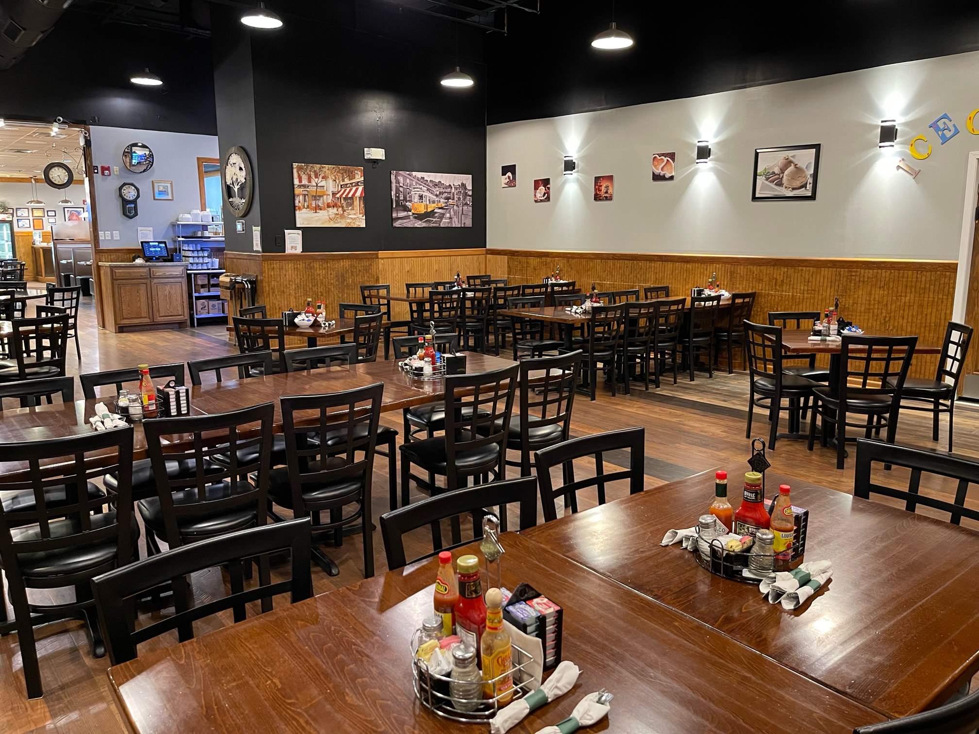 Royal Oak Family Restaurant in Rensselaer, IN