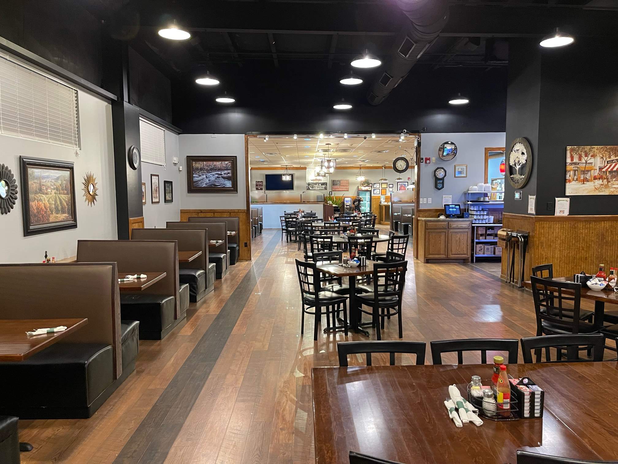 Royal Oak Family Restaurant in Rensselaer, IN (3)
