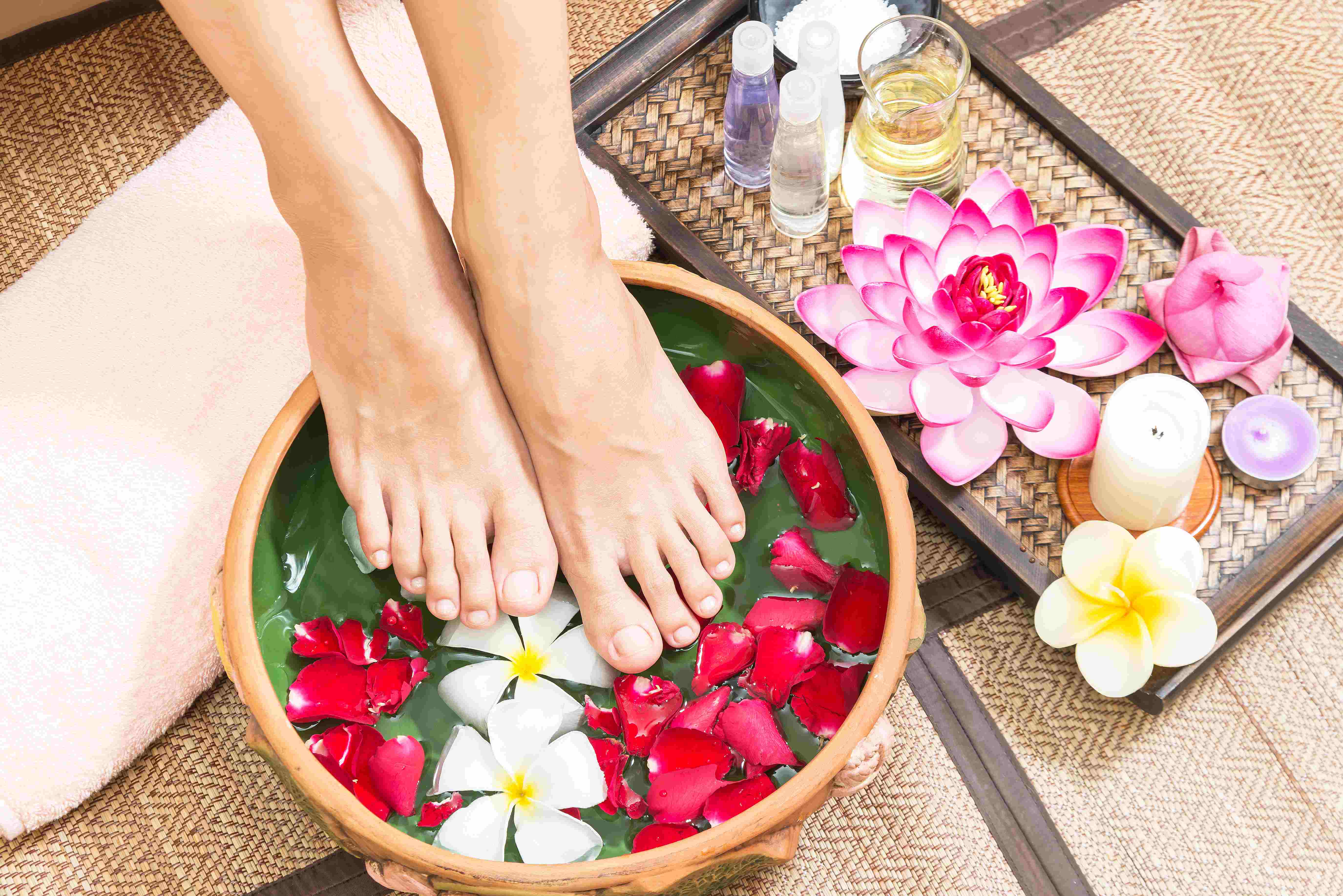 LAVISH NAILS & SPA NAVARRE - new luxury salon next Publix Wynnehaven in Navarre, FL