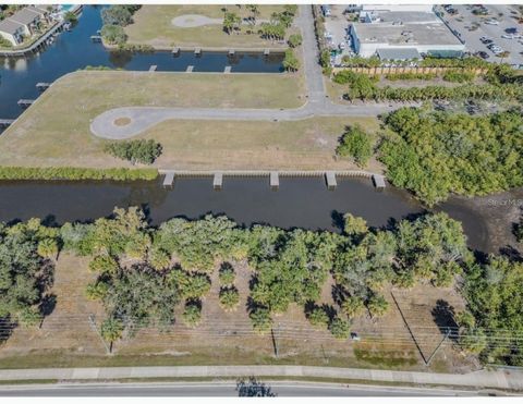RealNet Brokerage in Tarpon Springs, FL (5)