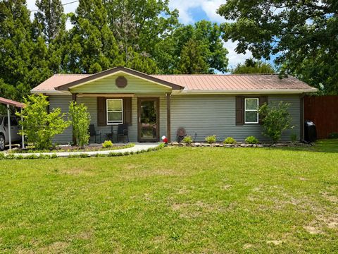 Amy Crocker Mullins with BHHS Southern Routes Realty in Trenton, GA (2)