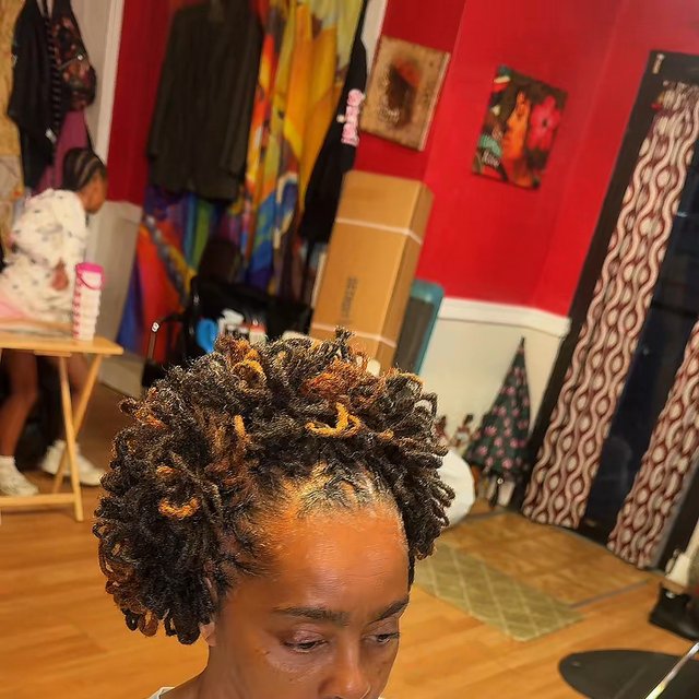 Lady Kay’s Locz in Brunswick, GA