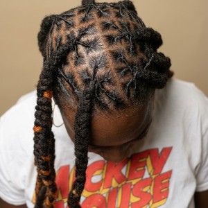 Lady Kay’s Locz in Brunswick, GA (2)