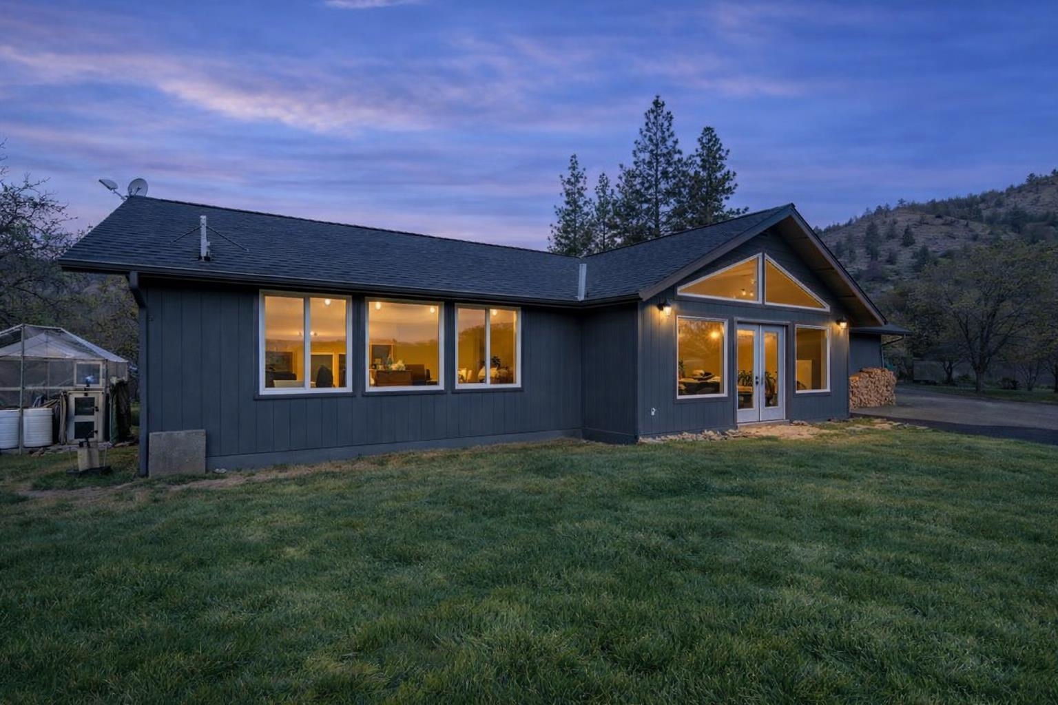 Hamedo Murphy, HD Mt Shasta Homes in Castella, CA (6)