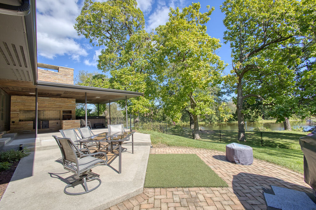 Quinlevan & Armitage, Shorewest Realtors- Mike & Keenan Quinlevan, Tory Armitage, Elise Ferguson, Bob Henderson, Brian Ruelle in Mequon, WI (6)