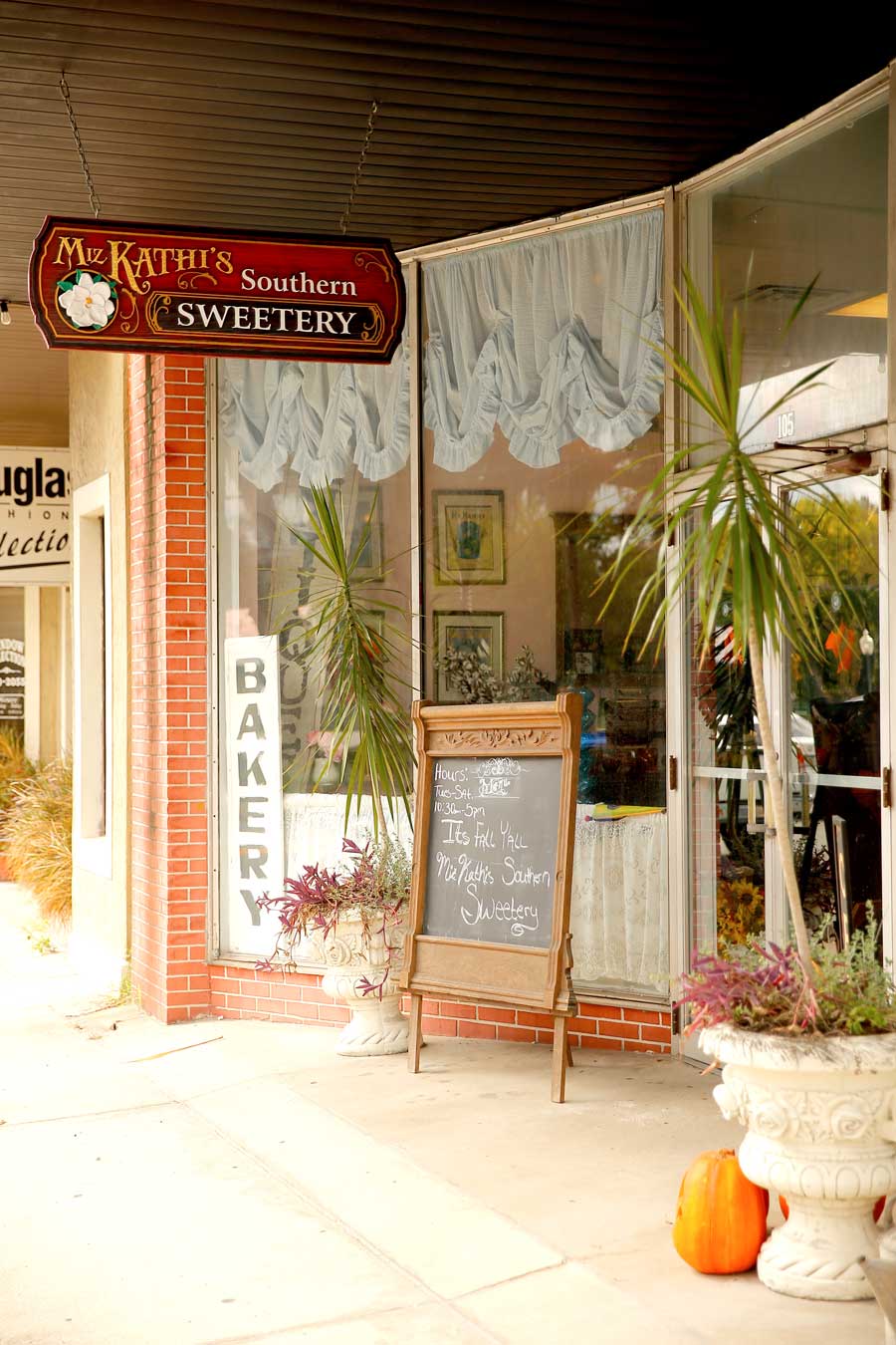 Miz Kathi’s Cotillion Southern Cafe in Wildwood, FL (5)