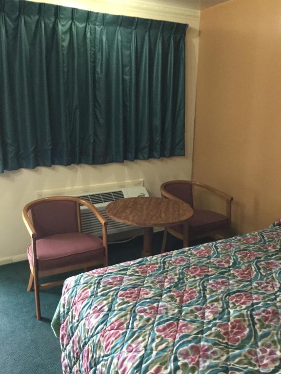 Deluxe Inn in Hebron, OH