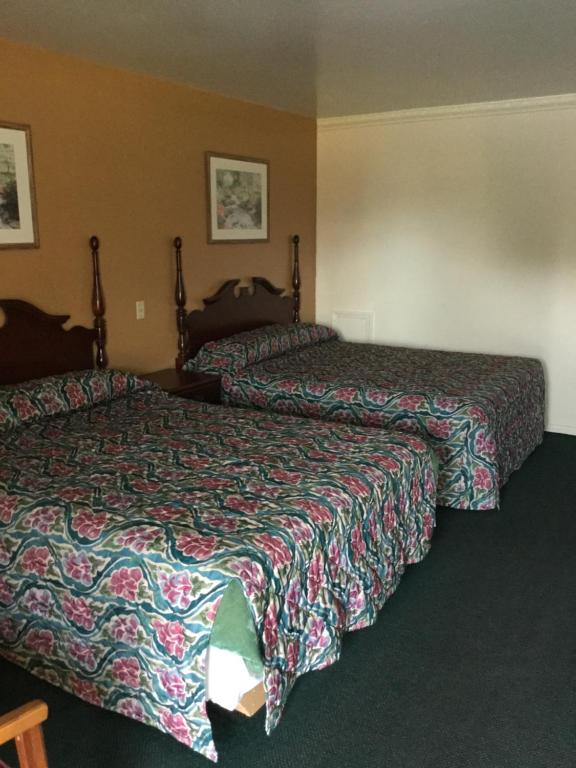 Deluxe Inn in Hebron, OH (2)