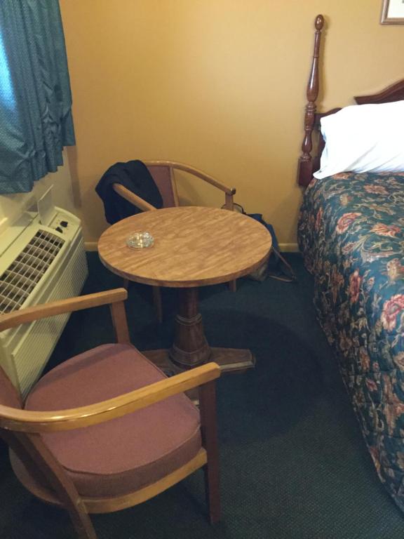 Deluxe Inn in Hebron, OH (5)
