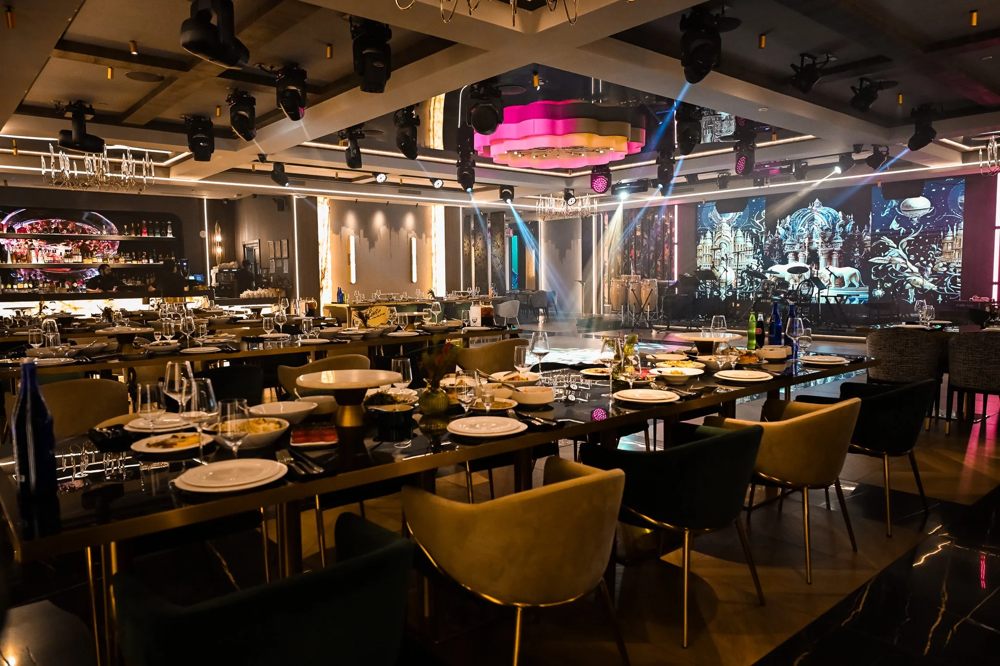 Le Brand Restaurant in Glendale, CA