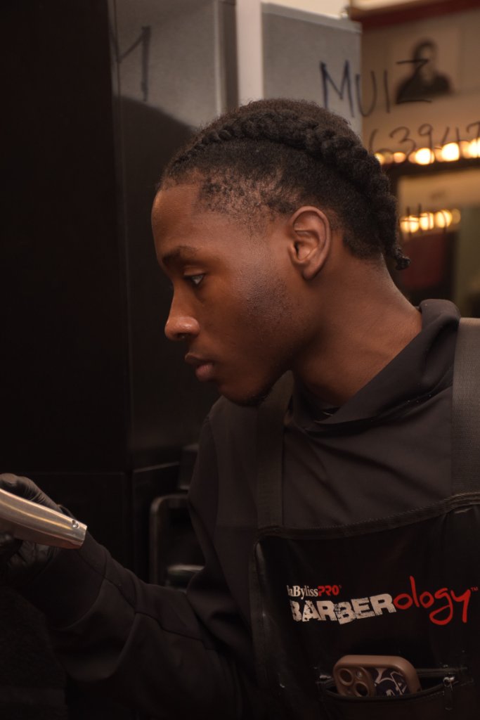 FRESH STYLLZ FAMILY BARBER SALON in Hyattsville, MD (3)