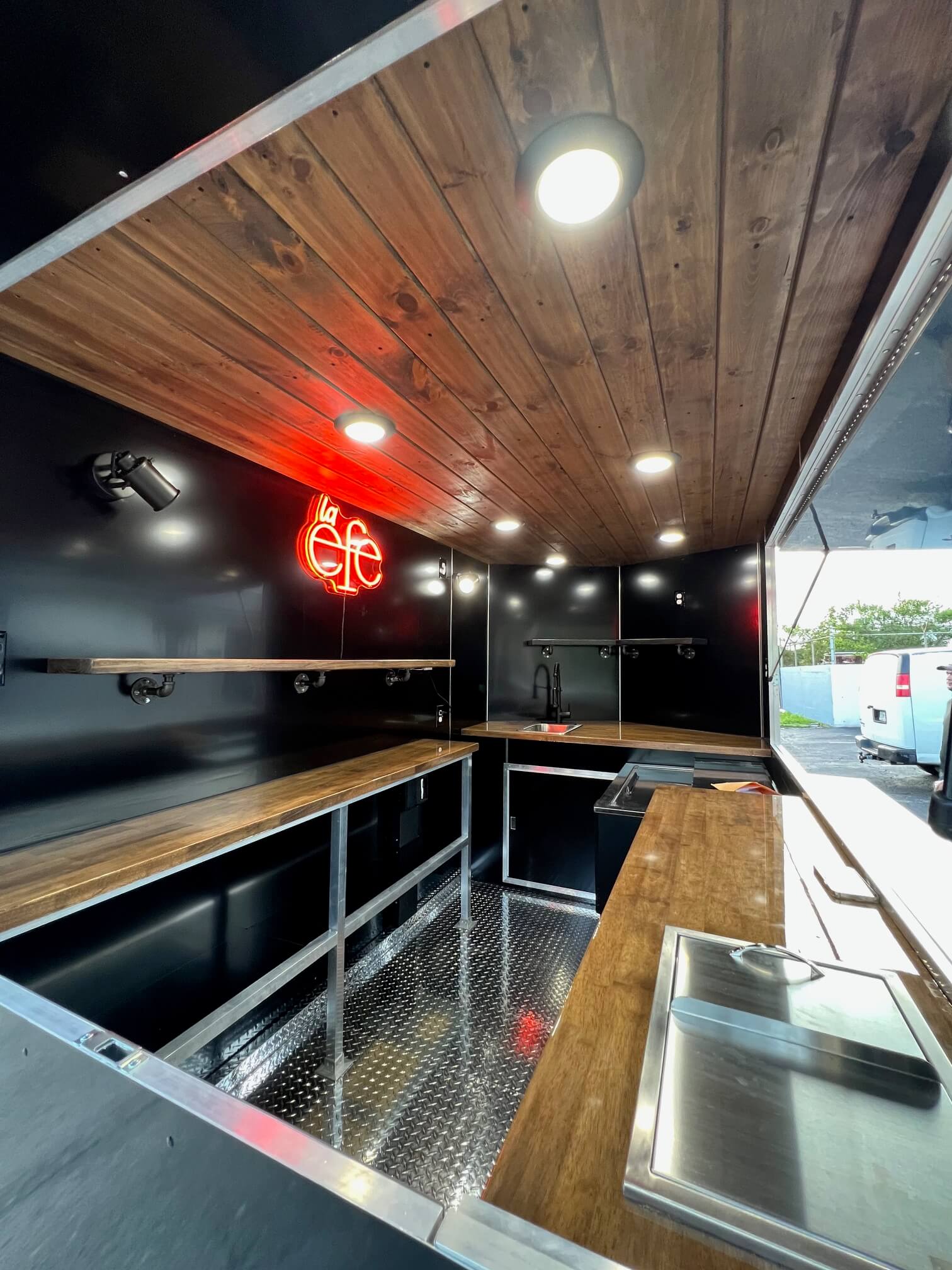 AR Mobile Food Trucks in Lauderhill, FL